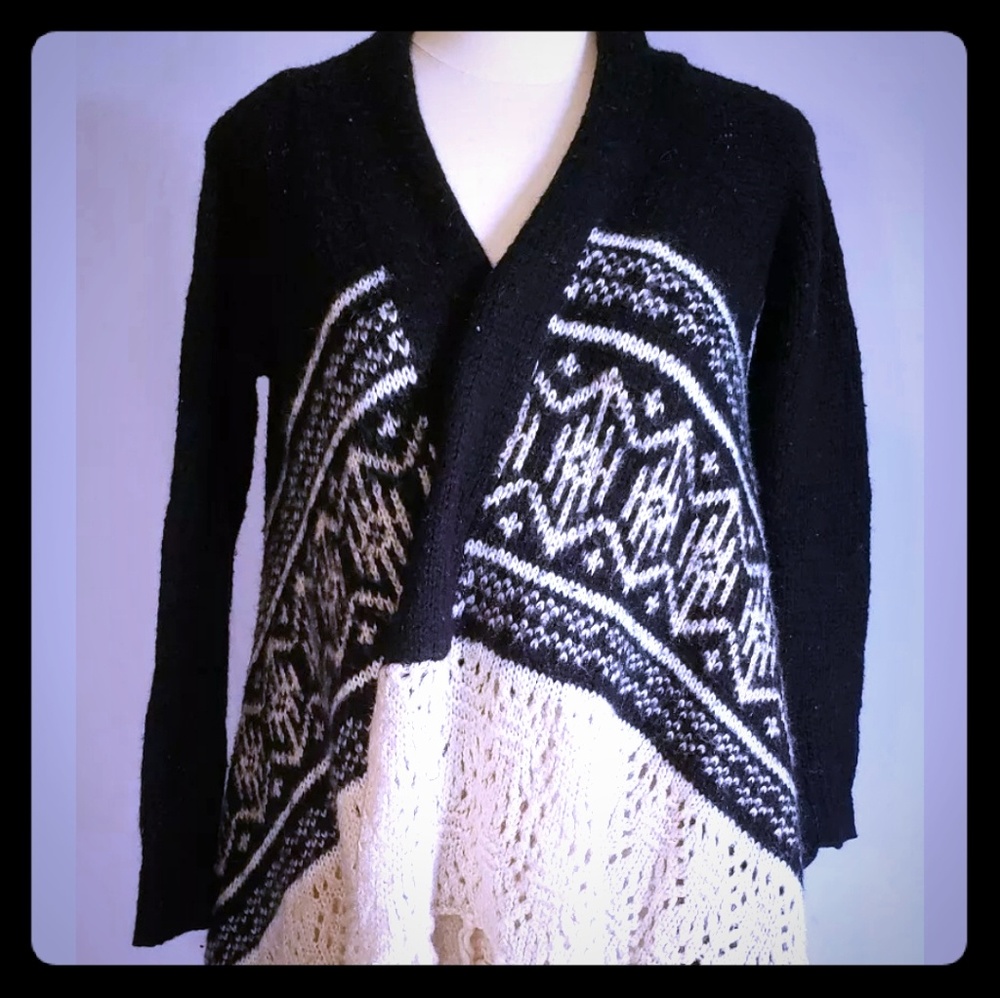 Women's Rue 21 Black & white geometric Long Sleeve